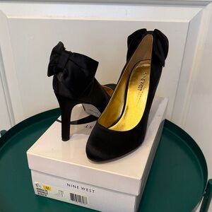 Nine West Black Satin Bow Heels